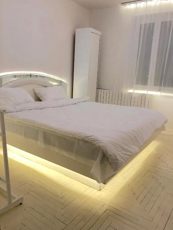 Центр Жд Вокзал Метро Университет Кпи Ул Дмитриевская 1 Напротив Цирка Hostel Kiev 0*,